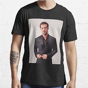 robert pattinson Essential T-Shirt